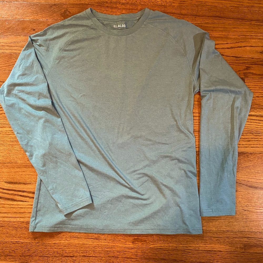 Men’s M long sleeve t-shirt no tags never worn